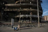 Ukraine live: Russia warns foreigners to leave after attack threat