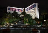 Mirage casino enthusiasts flock to Las Vegas icon for final good-byes