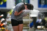 What is a heat health alert and how can vulnerable people stay safe?