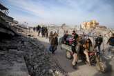 Palestinians trek across rubble to return homes as ceasefire begins