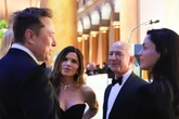 Bezos attempts to ‘fill Elon Musk-shaped hole’ left in the Oval Office