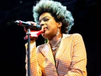 Macy Gray’s call for a new American flag divides Twitter