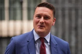 NHS bosses who fail to cut waiting times to have their pay docked