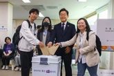 South Koreans turn out in huge numbers for early voting