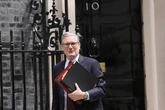 Starmer completes reshuffle as home secretary faces migrant crisis