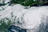 Life-threatening waves smash North Carolina coast : Live