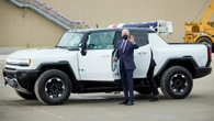 Biden Administration Calls On Govt Employees To Prioritize EVs When Traveling