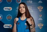 Федерація боксу Росії символічно покарала спортсменку, яка накурила мавпу вейпом