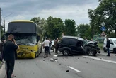 У Борисполі сталася масштабна ДТП за участю автобуса та позашляховика, є загиблі (відео)