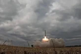 «Тупо дороге залізо в землю». Росіяни самі іронізують над ударом «Орєшніка» по трьох гаражах (фото)
