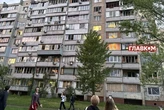 Прибирають та закривають плівкою вікна: кияни оговтуються від нічної атаки безпілотників