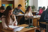 Міносвіти дало пораду батькам, які бояться залишати в Україні своїх синів-старшокласників