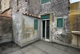 Блогер розповів, скільки насправді треба викласти у будинок, який у Італії продають за €1