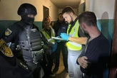 Поліція Києва затримала чоловіка, який примушував семирічну дівчинку до зйомки у порно