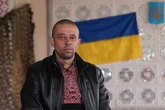 Давали дерев'яний телефон і казали «дзвонити». Військовий розповів про знущання у полоні РФ