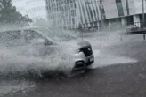 Київ накрила злива з градом, підтопило окремі вулиці (відео)