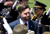 Трамп обирає собі наступника, є дві кандидатури – NYT