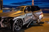У Києві на мосту Патона BMW зіткнувся з тролейбусом, є постраждалі