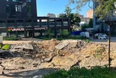 Атака на столицю: унаслідок падіння ракети на Печерську утворилася вирва (фото)