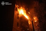 Людей виводили з палаючих квартир після атаки БпЛА: ДСНС показала фото з Одеси
