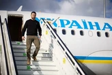 Літак Зеленського повернувся на базу до Польщі попри чутки про конфлікт через УПА
