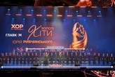 Керівник Хору Верьовки пояснив, чому тепер на сцені чоловіків вдвічі менше ніж жінок