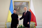 Образа у Бухаресті? Зеленський пояснив, що спровокувало президента Навроцького до рішення відібрати орден