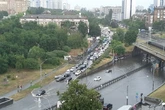 Київ накрила потужна злива, дороги перетворилися на стрімкі річки