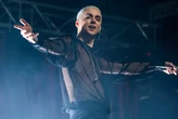 Відомий співае заявив про мобілізацію просто під час концерту