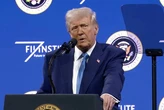 Трамп побажав людству миру та пообіцяв атакувати Іран