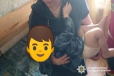 У Херсоні дитина випала із вікна багатоповерхівки: мати забрала сина та зачинила в квартирі