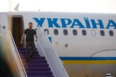 Зеленський прибув до Франції на саміт «Великої сімки»
