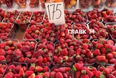 «Солодка» лише на ціннику? Яка ситуація з полуницею на столичних ринках