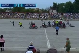 У Росії мотоболісти хотіли розчавити суддю мотоциклами через суперечливе рішення (відео)