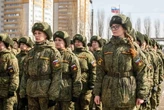 Росія намагається подолати дефіцит контрактників активним вербуванням студенток