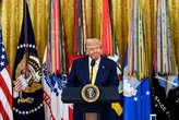 Чутки про смерть розсмішили Трампа, але мова тіла видала його справжній стан