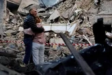 Київ: стало відомо про долю хлопця, якого батьки чекали під час розбору завалів