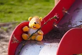 Удар по дитячому майданчику у Херсоні: трирічна дівчинка у критичному стані