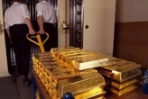 Центробанк Росії рекордними темпами розпродає золоті резерви – Bloomberg