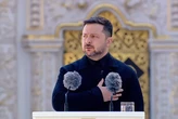 Зеленський у символічному місці привітав українців із Днем Конституції: трансляція