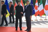 Макрон зустрів Зеленського на саміті G7
