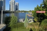 Поліція та комунальники оточили престижний ЖК на Осокорках (фото)