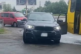 В Умані п'яний чоловік на BMW врізався в автобус