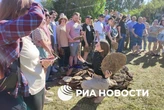 У Пермському краї відбулися змагання: росіяни кидались коров'ячим гноєм
