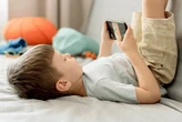 Ранній доступ дитини до смартфона призводить до психічних проблем: дослідження