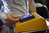 Депутатка Київради виявила проблему з оплатою в метро: одна картка – один раз на день