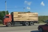 В окупованому Криму росіяни маскують бензовози під цивільні фургони (відео)