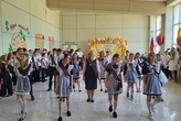 Останній дзвоник на окупованих територіях. Ворог прямо на лінійці агітує молодь йти до війська