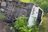 На Харківщині перевернувся автобус зі школярами: багато травмованих (фото)