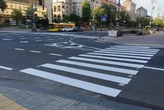 Запрацював новий безбар’єрний наземний перехід через Хрещатик (фото)